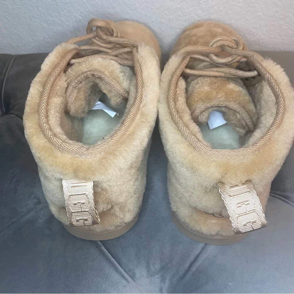 NWOB UGG Women’s Neumel Cozy Chestnut Sheepskin Lace-up Ankle Boots - Size 7